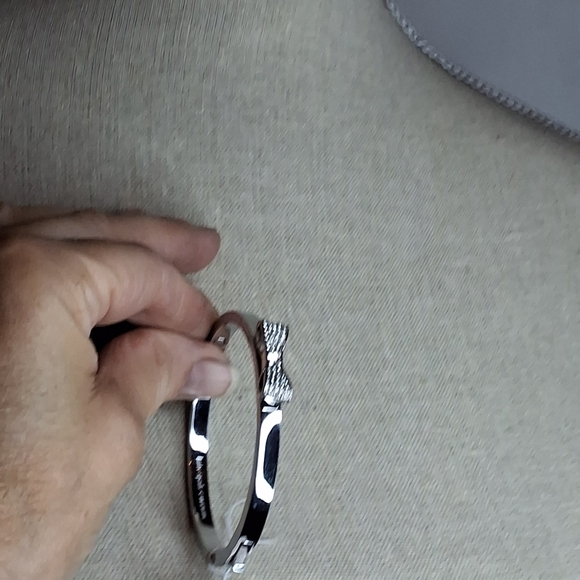 Kate Spade Rhinestone Bow Bracelet NWT - Picture 6 of 6